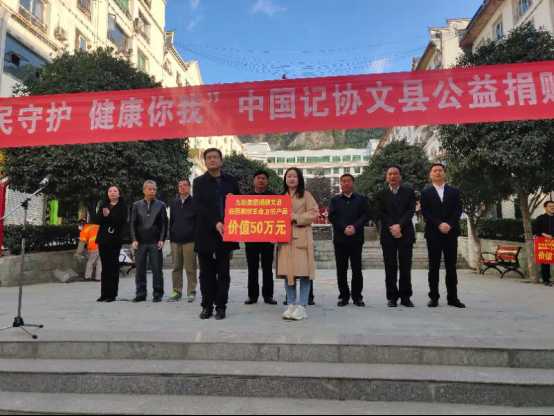 九牧集團為文縣捐贈校園廁所革命衛(wèi)浴產(chǎn)品
