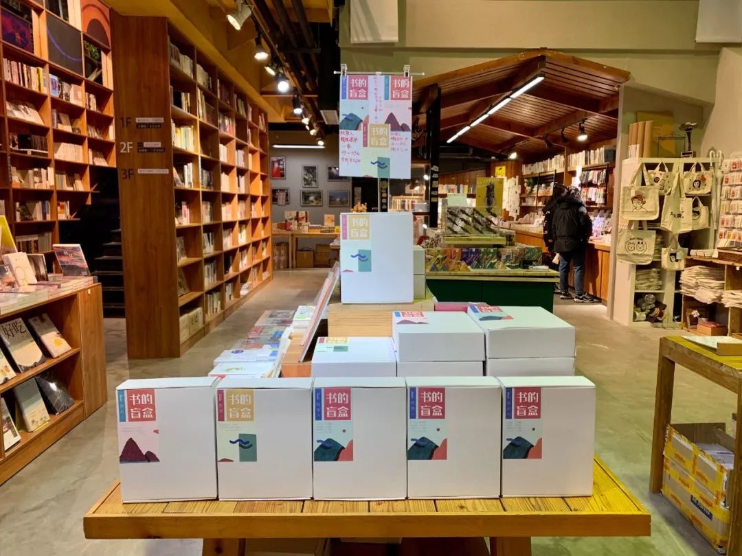 書店扎堆兒賣盲盒 與玩偶盲盒相比書有那么大魅力嗎