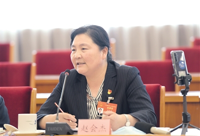 趙會杰代表：產(chǎn)業(yè)振興是鄉(xiāng)村振興的物質(zhì)基礎(chǔ)