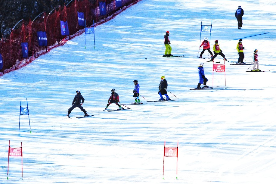 中國青少年滑雪大獎賽東北賽區(qū)比賽在沈陽舉行