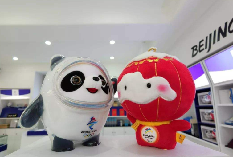 “冰墩墩”“雪容融”持續(xù)受熱捧 特許商店多措并舉服務(wù)消費者