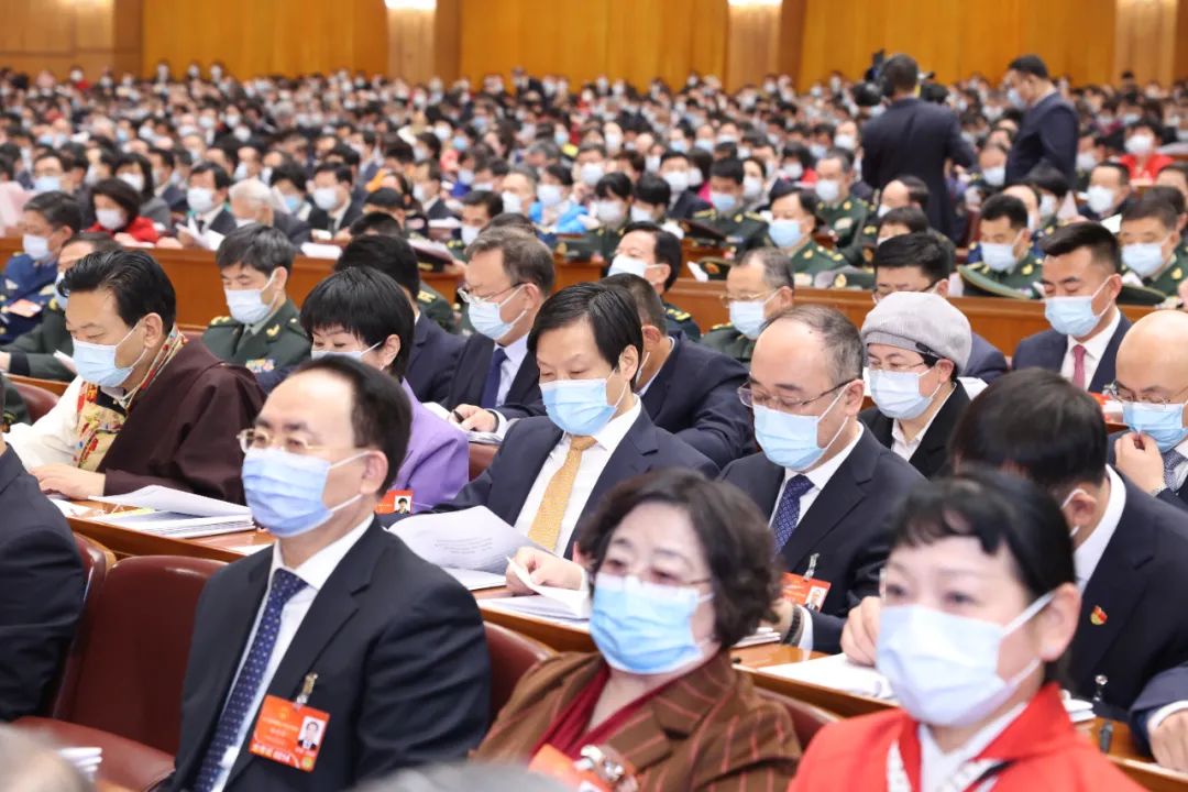 雷軍代表：促進民營企業(yè)深入?yún)⑴c社會公益慈善事業(yè)