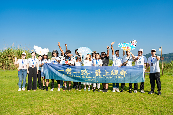 “一帶一路·愛上綢都”| 絲路青年打卡鳳儀灣濕地公園：“來了就不想走了”