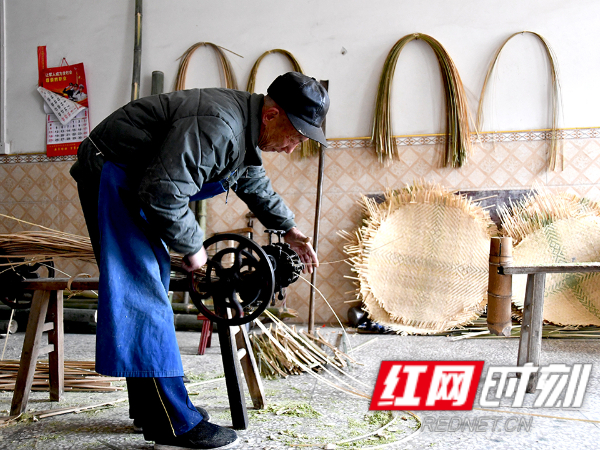 湖南新邵迎光：傳統(tǒng)篾竹編織手藝為鄉(xiāng)村振興助力