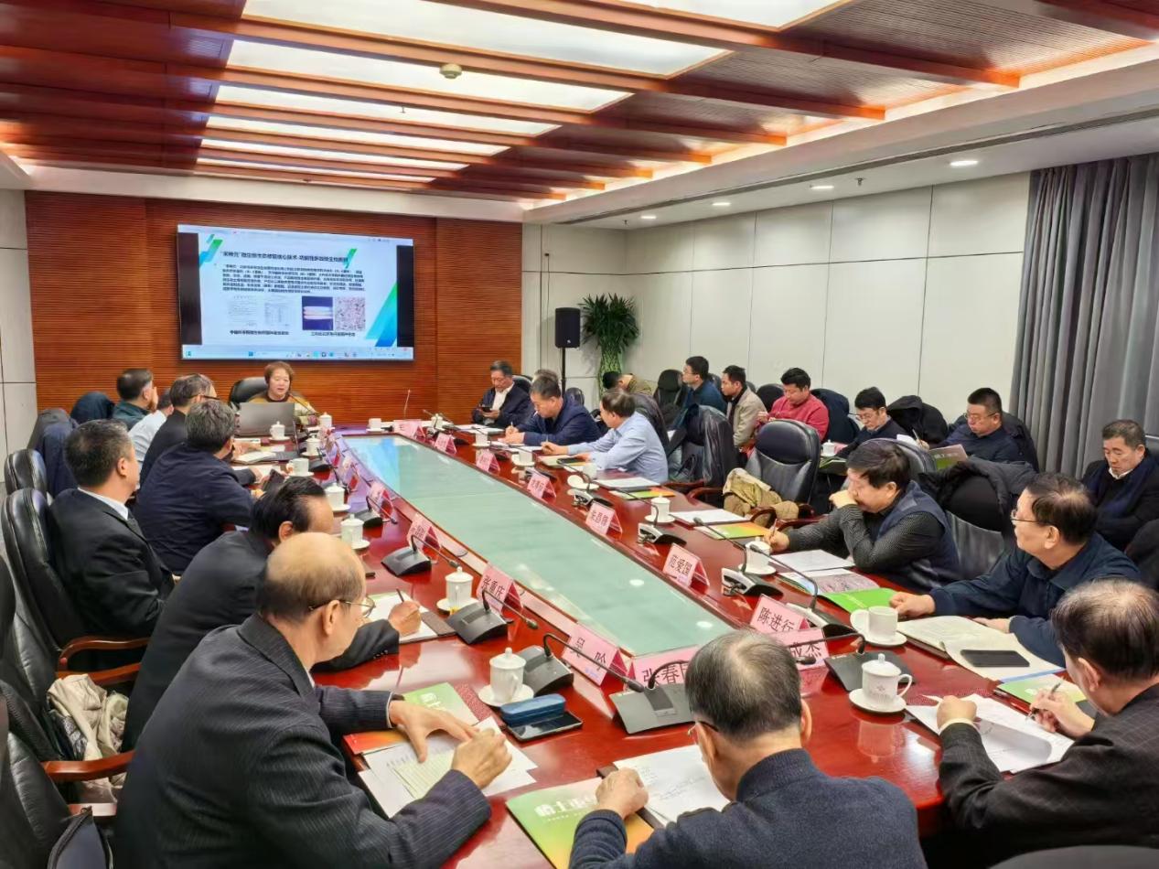 白云鄂博鐵礦礦山排土場生態(tài)修復(fù)技術(shù)研討會在京舉辦