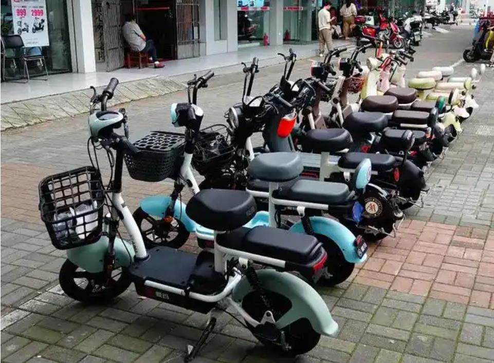 財經(jīng)聚焦丨新國標(biāo)發(fā)布，電動自行車怎樣走好“安全路”？