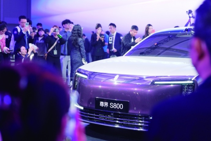 華為與比亞迪雙雙發(fā)力 中國新能源車品牌上探百萬元級市場